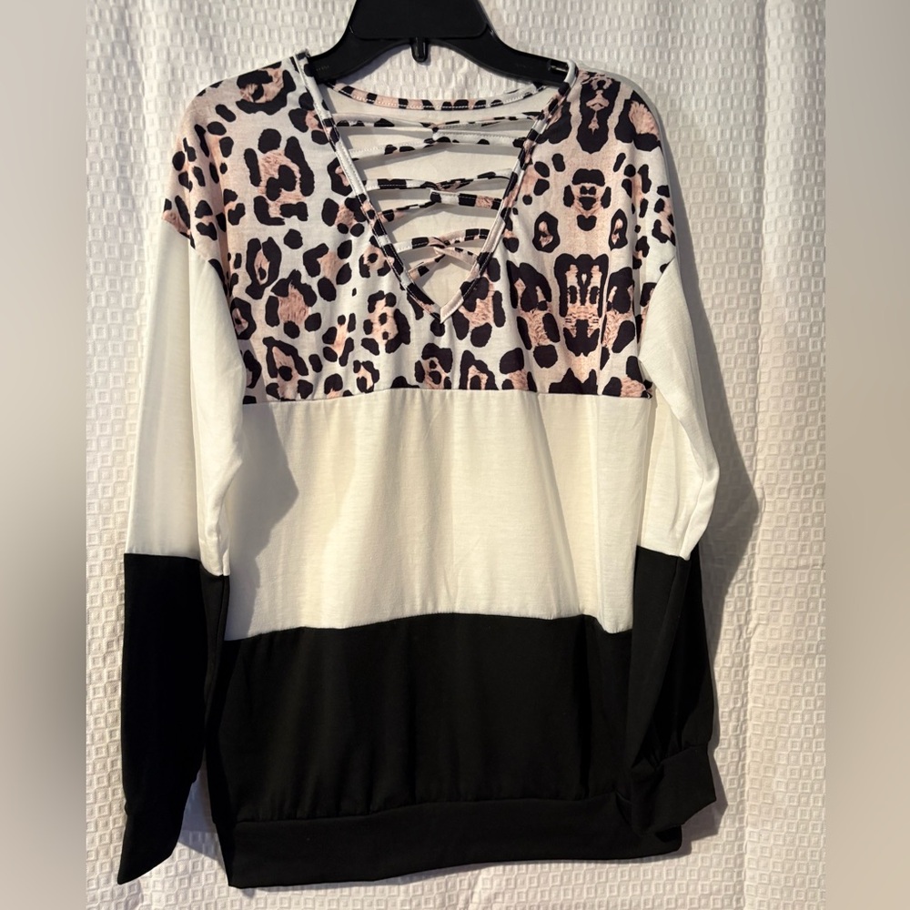 Loveu.dear tunic top with animal print long sleeve size S
